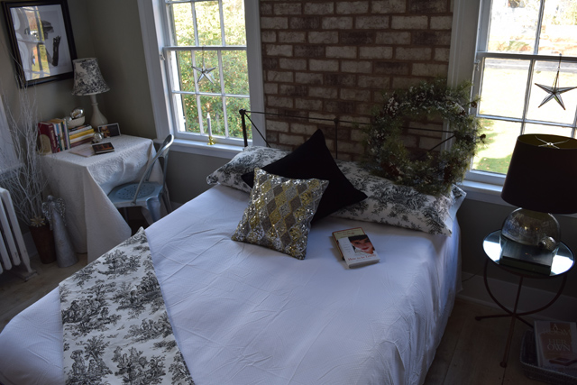 This room by design consultant Terry Hofer. (Credit: Vera Chinese)
