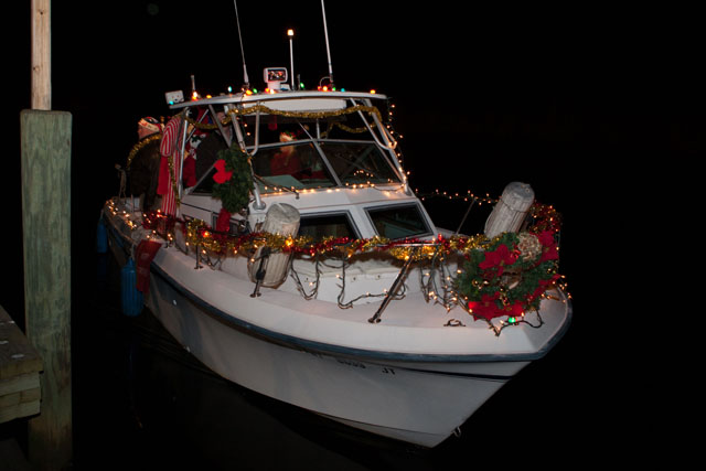 Santa's boat arrives.