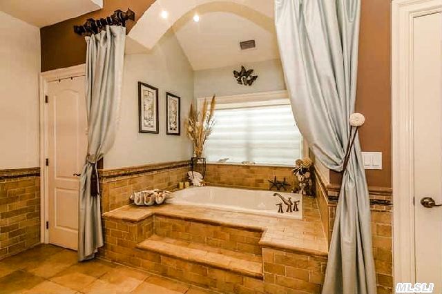 275 Sleepy Hollow Ln