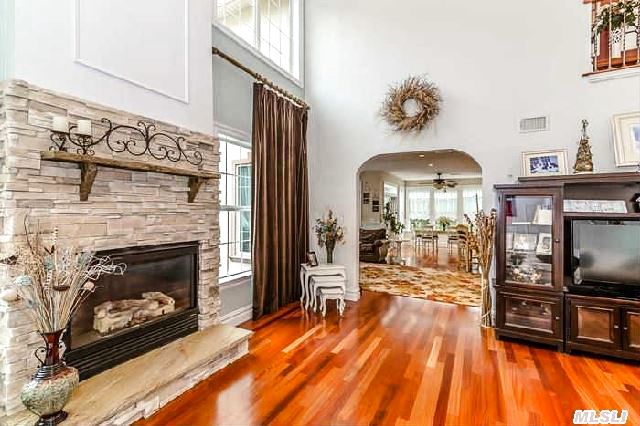 275 Sleepy Hollow Ln