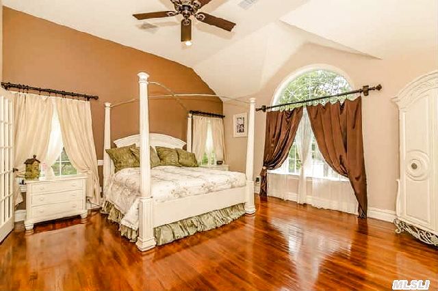 275 Sleepy Hollow Ln