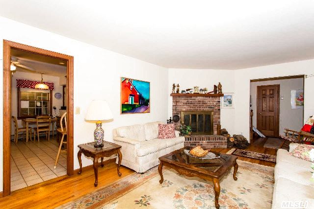 575 Sleepy Hollow Ln