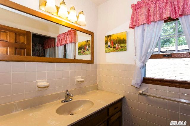 575 Sleepy Hollow Ln