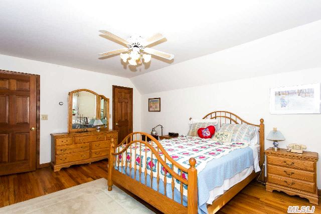 575 Sleepy Hollow Ln