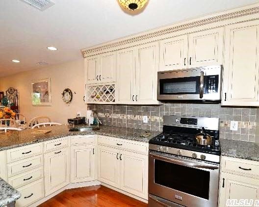 1005 Bluffs Dr