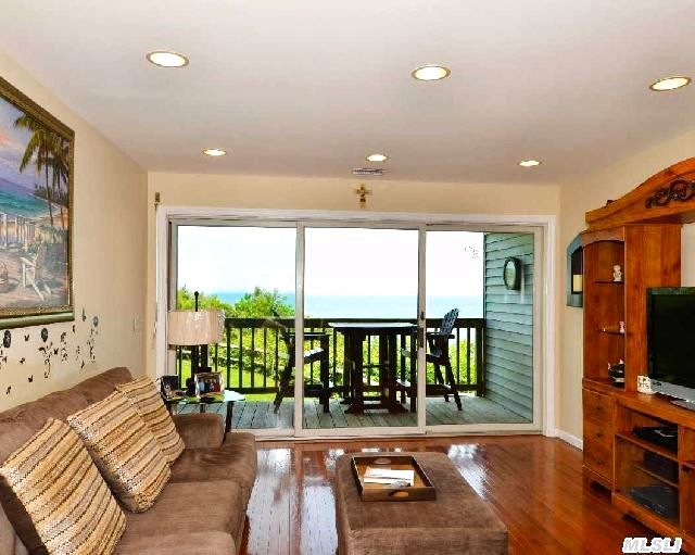 1005 Bluffs Dr