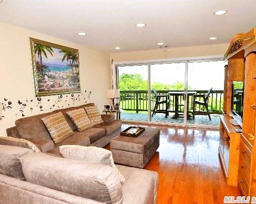 1005 Bluffs Dr