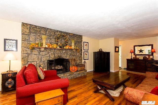 2596 Roanoke Ave