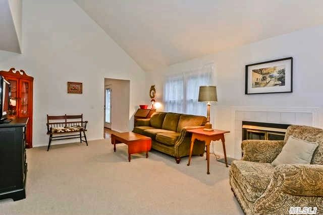 740 Longview Ln