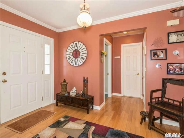 2105 Country Club Dr