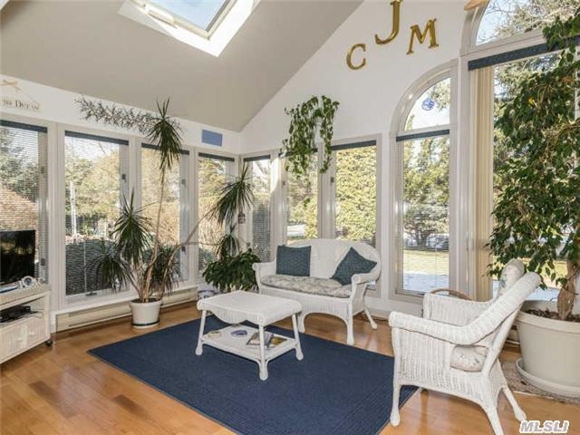 2105 Country Club Dr