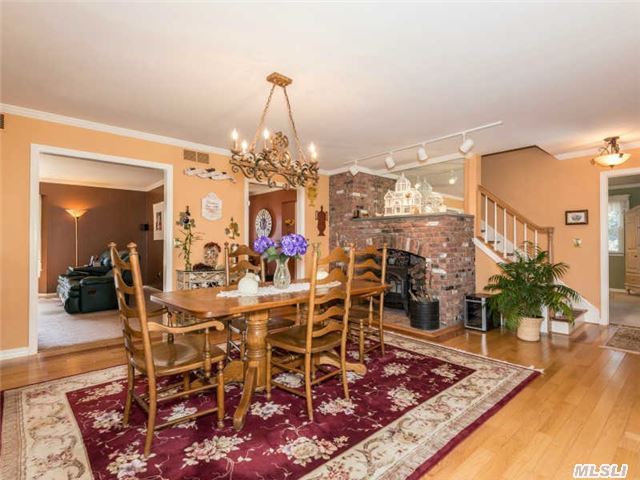 2105 Country Club Dr
