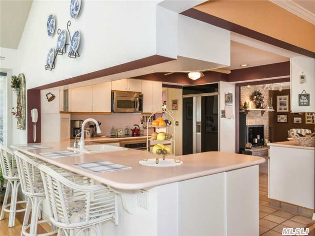 2105 Country Club Dr