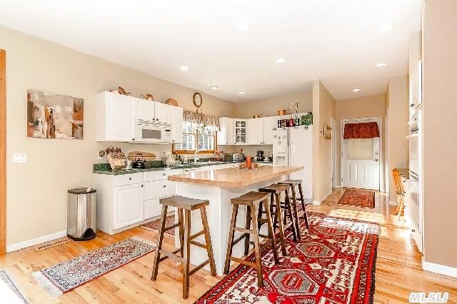 4 Bayberry Rd