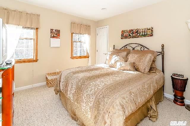 4 Bayberry Rd