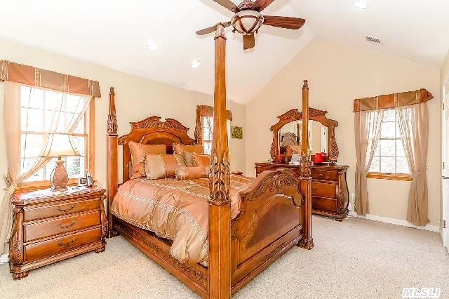 4 Bayberry Rd