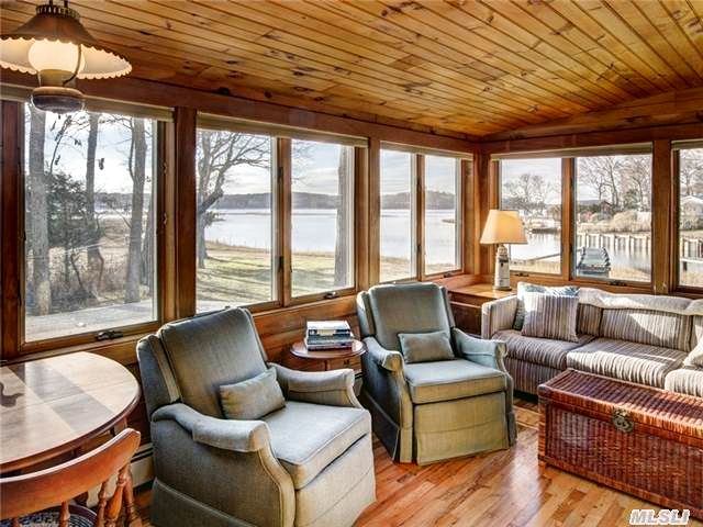 725 Island View Ln