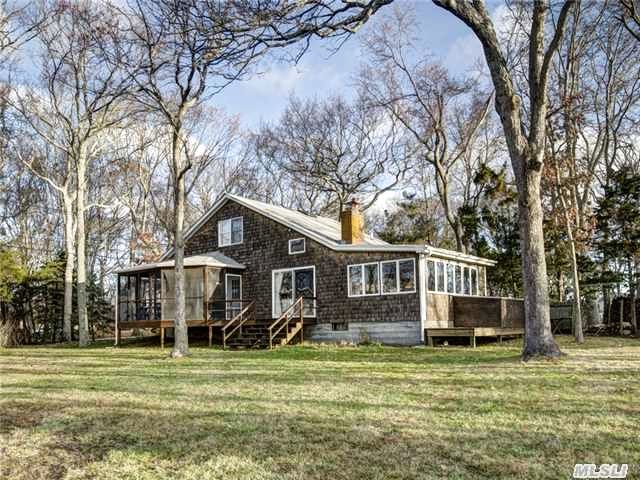 725 Island View Ln