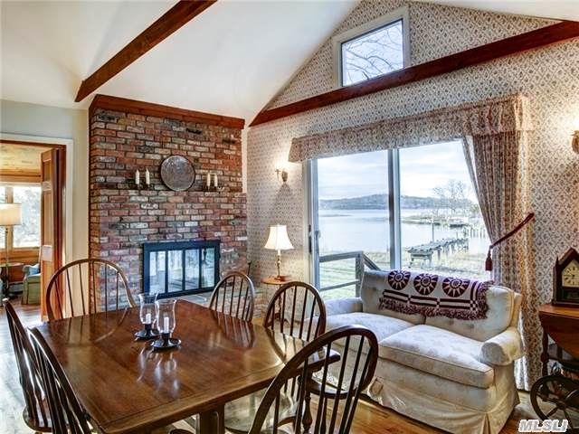 725 Island View Ln