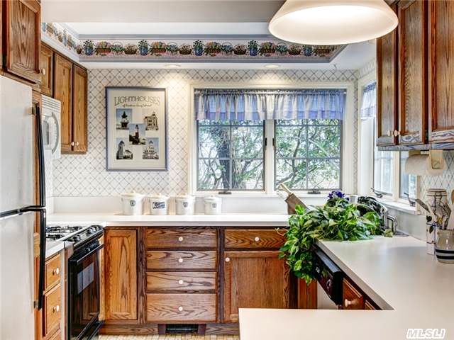 725 Island View Ln