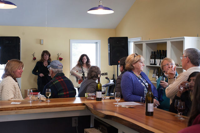 Visitors enjoy the music of Caroline Doctorow.