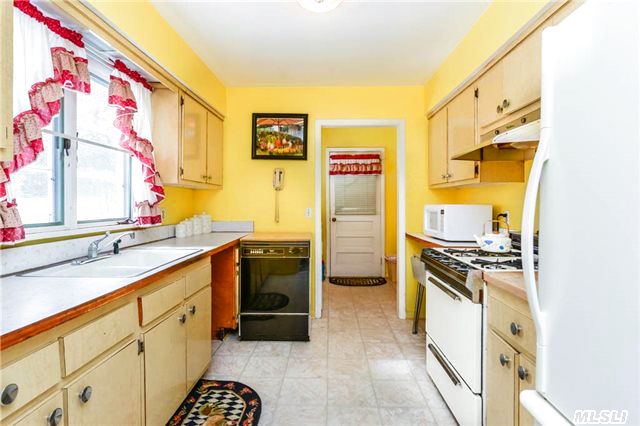 1080 Pine Neck Rd