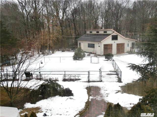 17 Hollow Ct