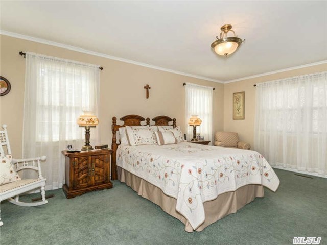 2105 Country Club Dr