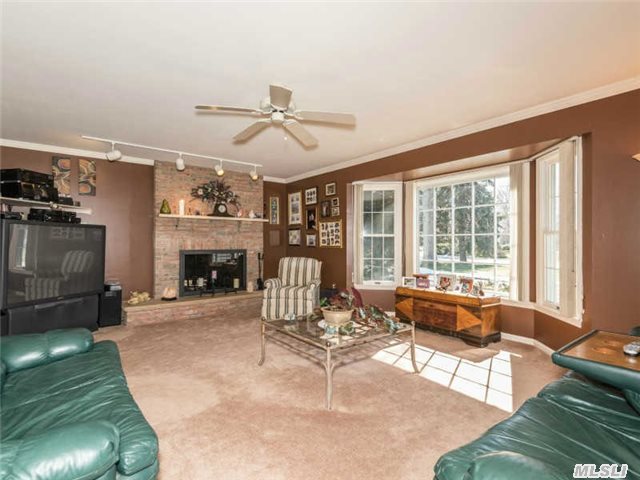 2105 Country Club Dr