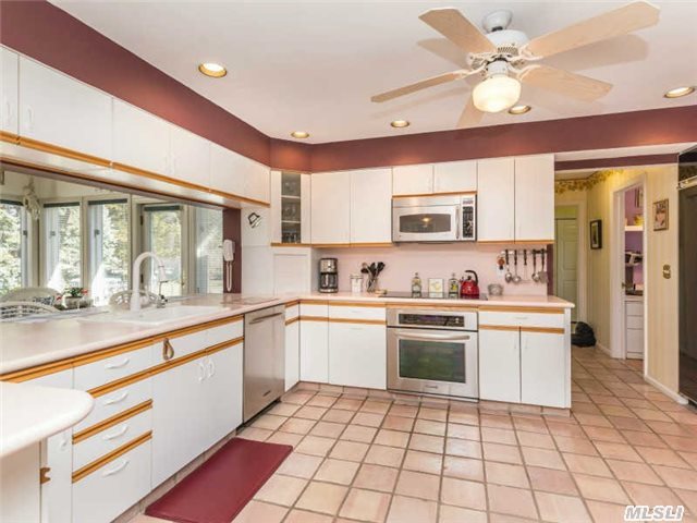 2105 Country Club Dr