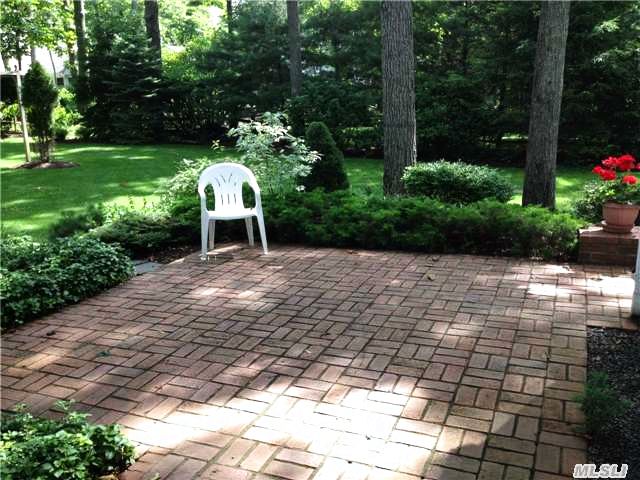 325 Dogwood Ln
