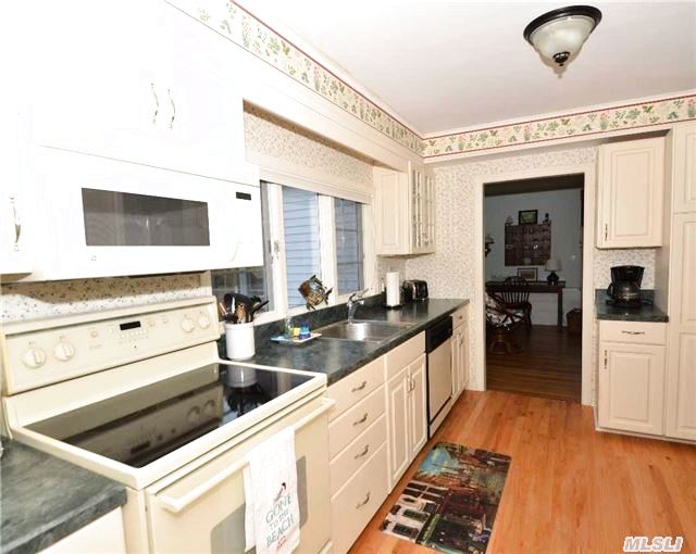 325 Dogwood Ln