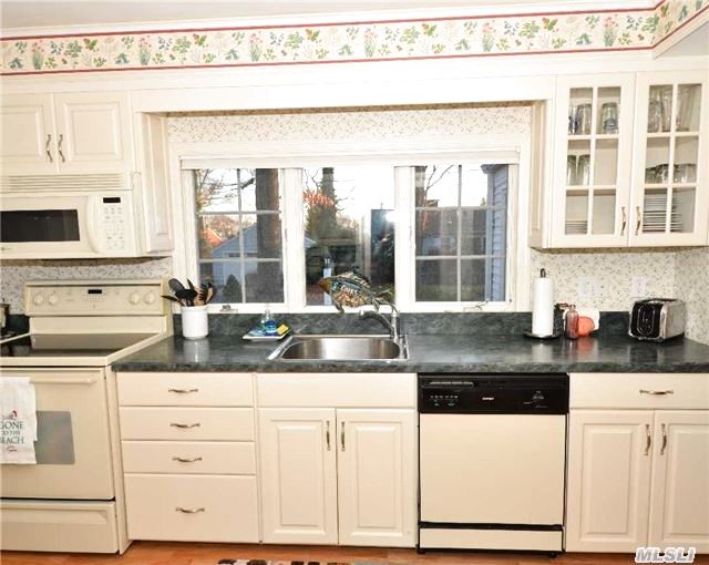 325 Dogwood Ln