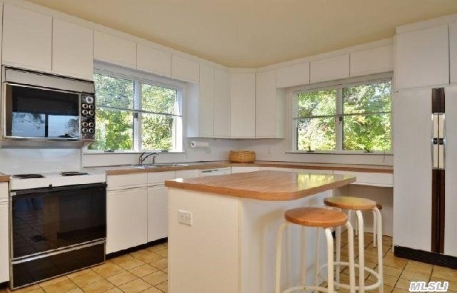 3675 Nassau Point Rd