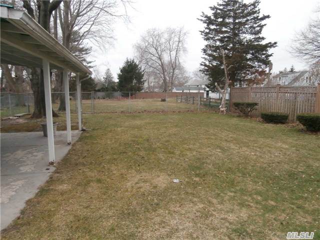 381 Howell Ave