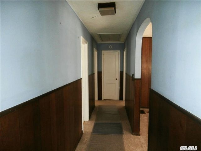381 Howell Ave