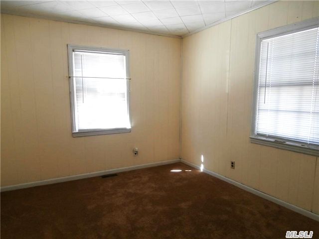 381 Howell Ave