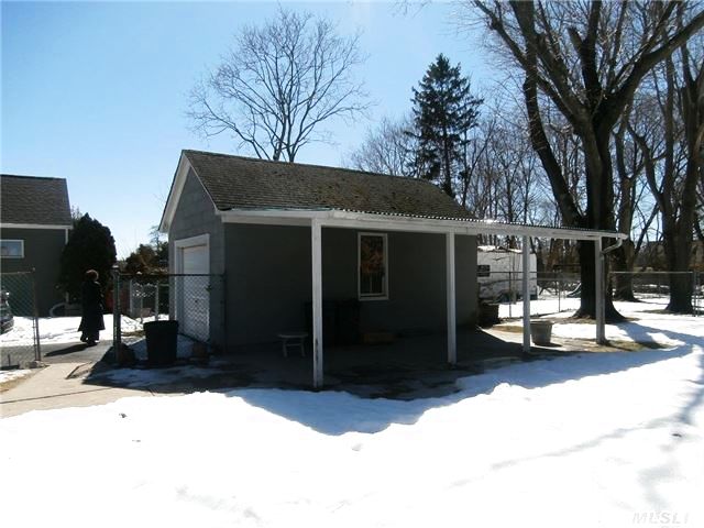 381 Howell Ave