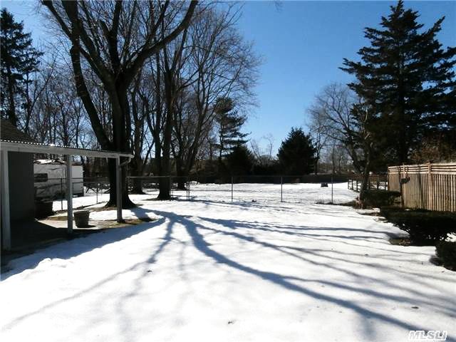 381 Howell Ave