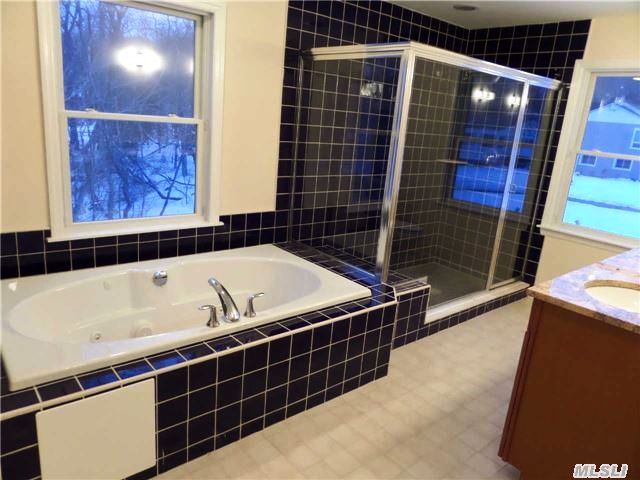 40 Sea Breeze Dr