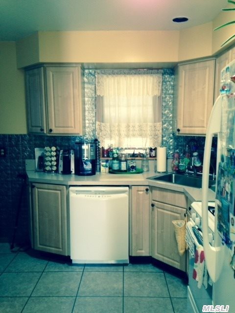 548 N Howell Ct