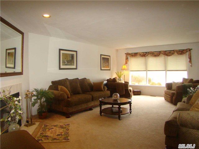 555 Meadow Ct