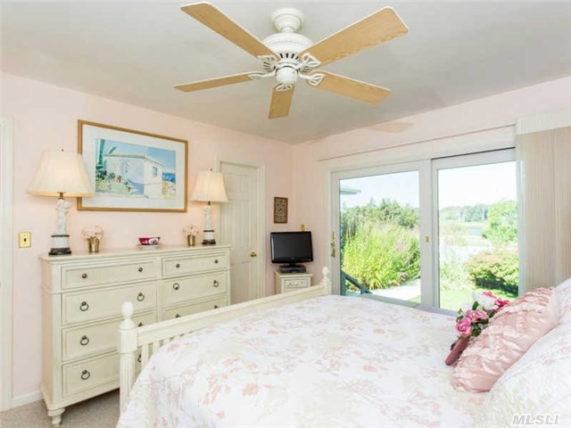 735 Waterview Dr