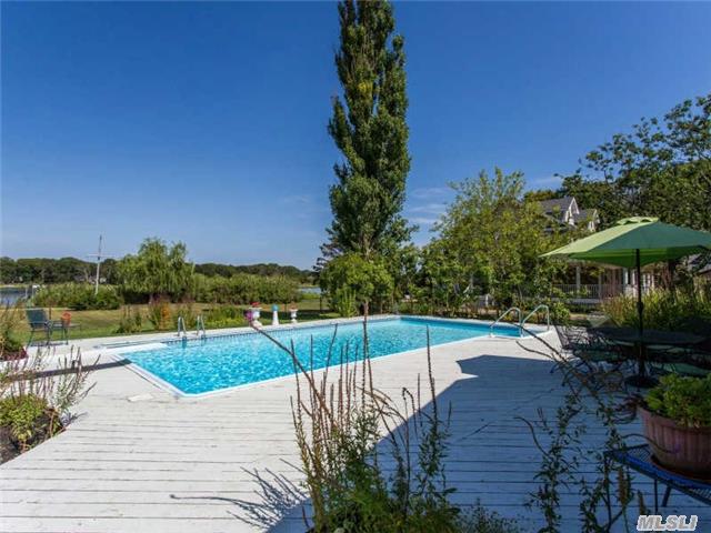 735 Waterview Dr