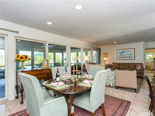 735 Waterview Dr
