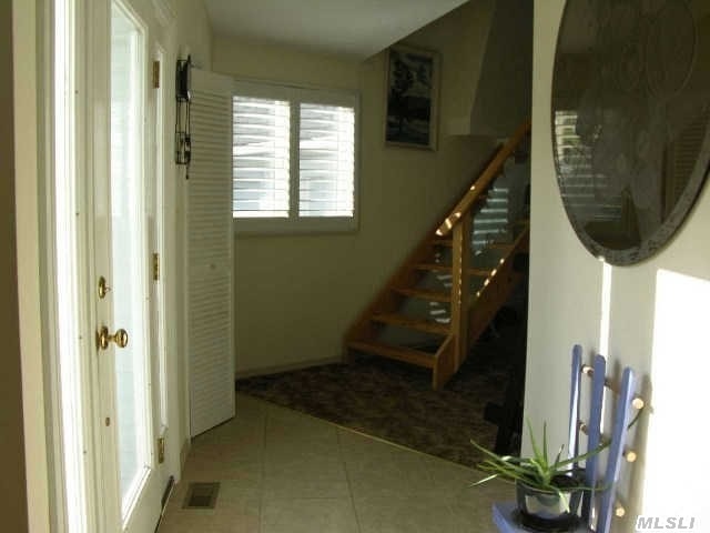 8 Barbara Ct