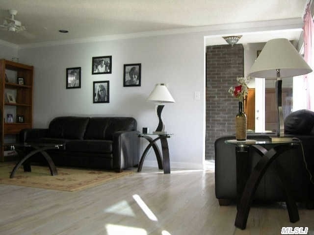8 Barbara Ct