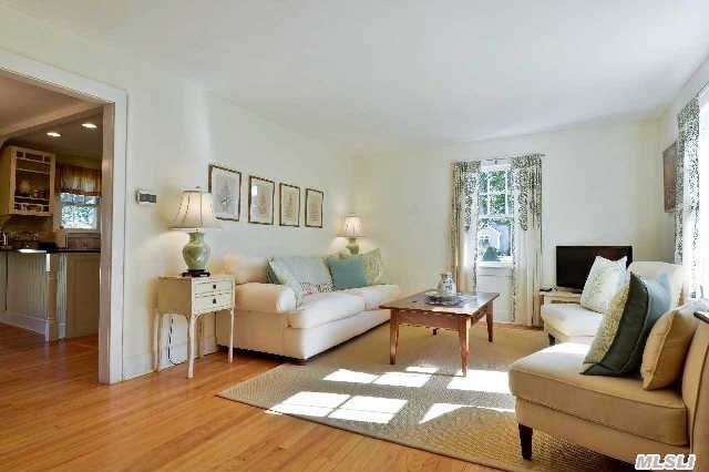 806 Peconic Bay Blvd