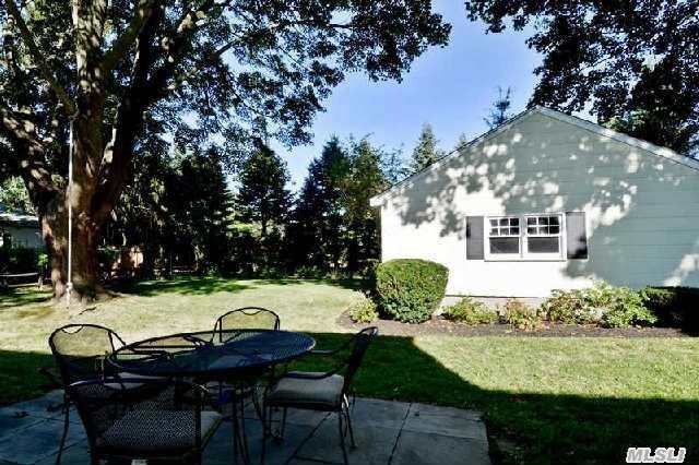 806 Peconic Bay Blvd