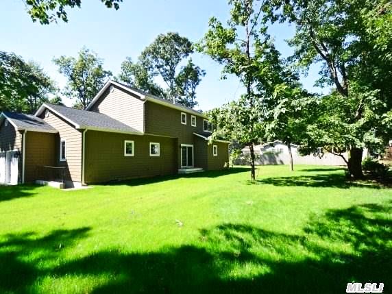 920 Moores Ln